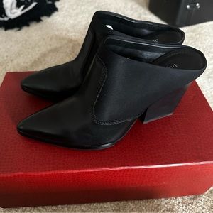 Donald Pliner pointed heel slip black shoes 7